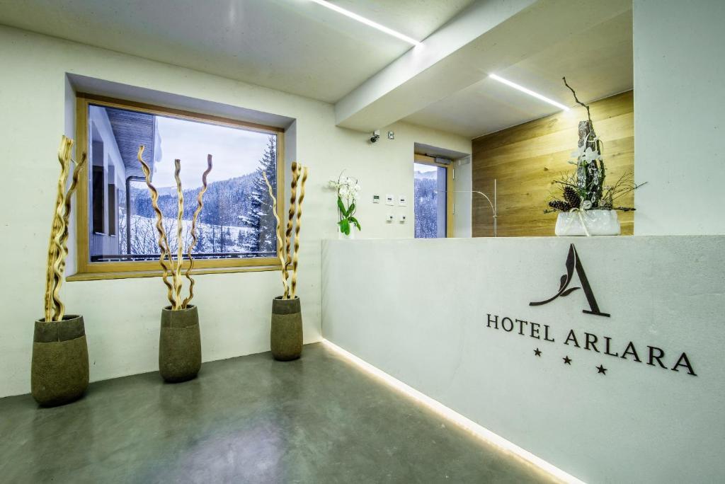 Hotel Arlara Corvara In Badia Exterior photo